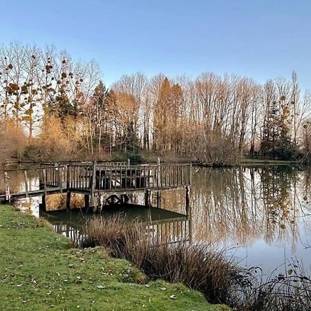 Maison Paisible Avec Lac Prive Secondigny Exterior foto