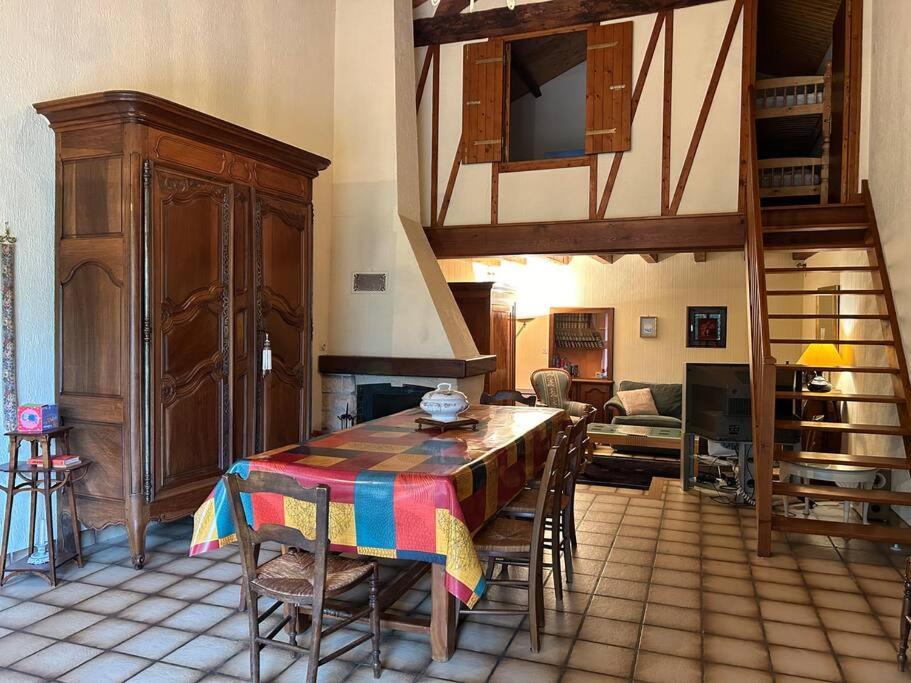 Maison Paisible Avec Lac Prive Secondigny Exterior foto